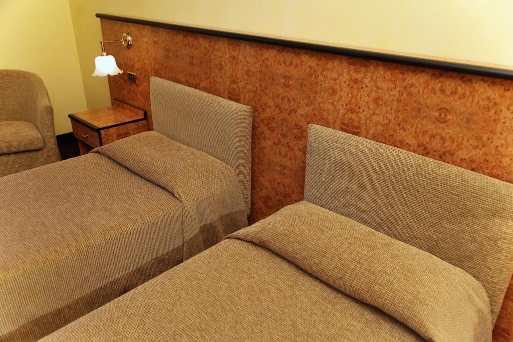 Hotel Le Moran Cusago Quarto foto